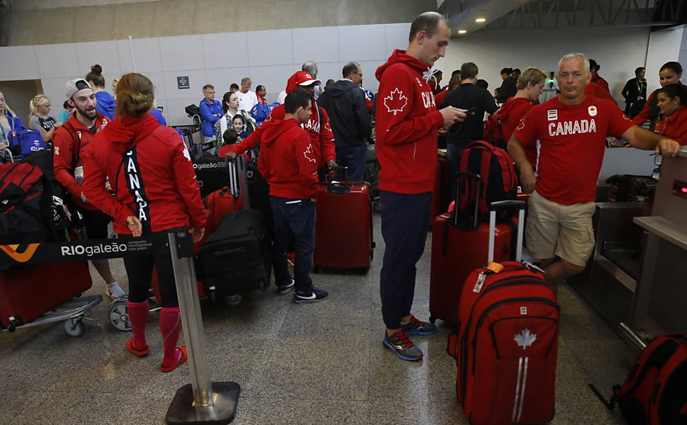 Turistas e atletas deixam o Rio após Jogos