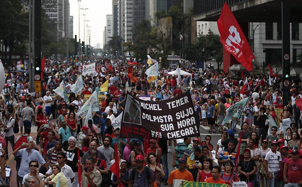 Protesto anti-Temer na avenida Paulista