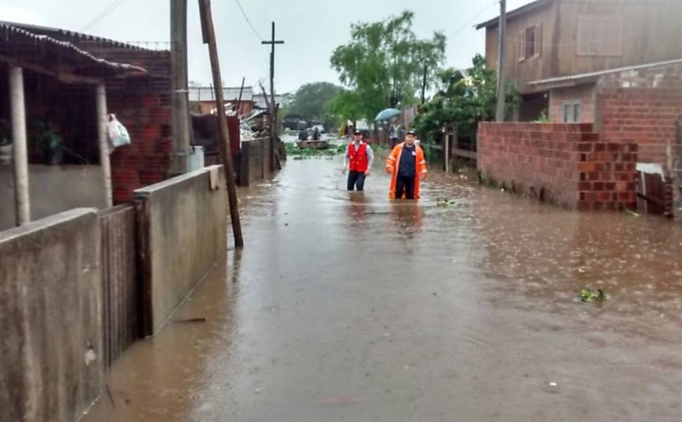 Chuva forte e vendavais atingem Sul do país duas pessoas morrem em SC