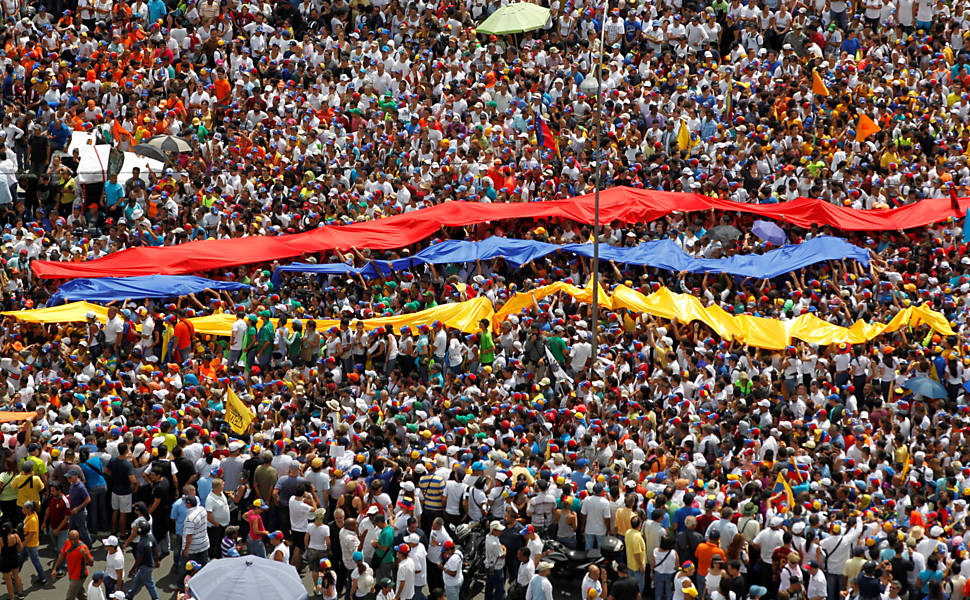 Protesto na Venezuela contra Maduro realizado na quinta-feira (27)