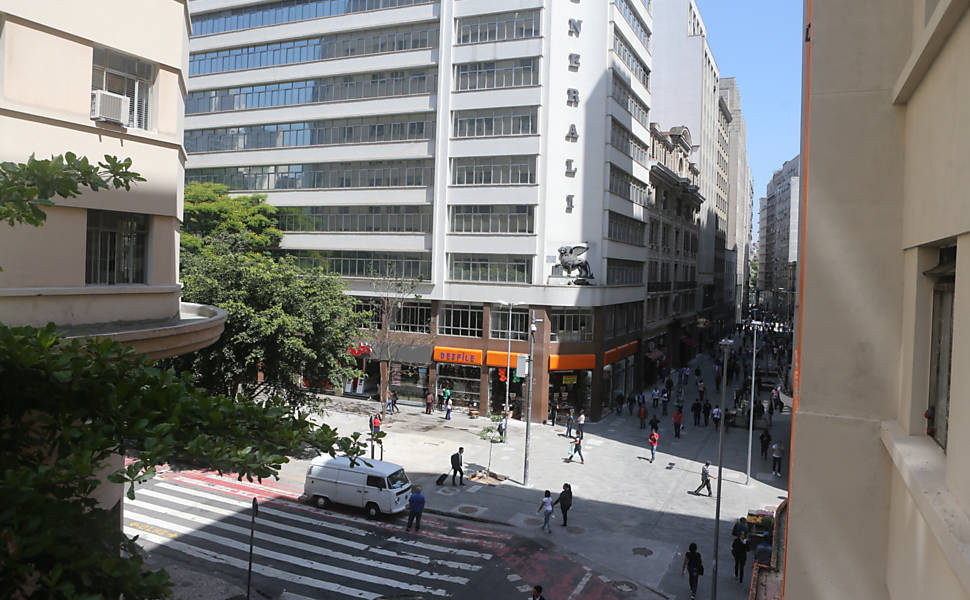 Hilda Prado Araújo RUA SETE DE ABRIL E SUAS GALERIAS (Correção.)