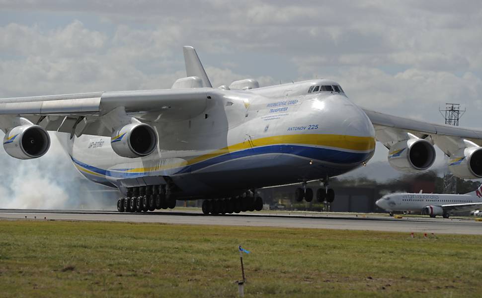 Resultado de imagem para Maior avião do mundo vai pousar em Guarulhos