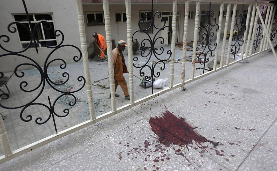 Atentado suicida contra mesquita no Afeganisto