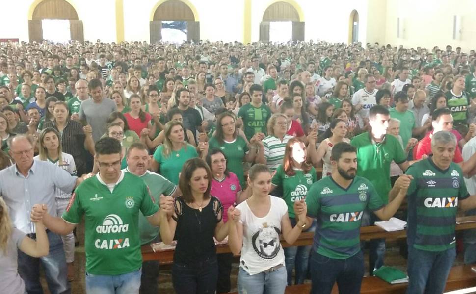 Missa em Chapec (SC) pelos mortos no acidente