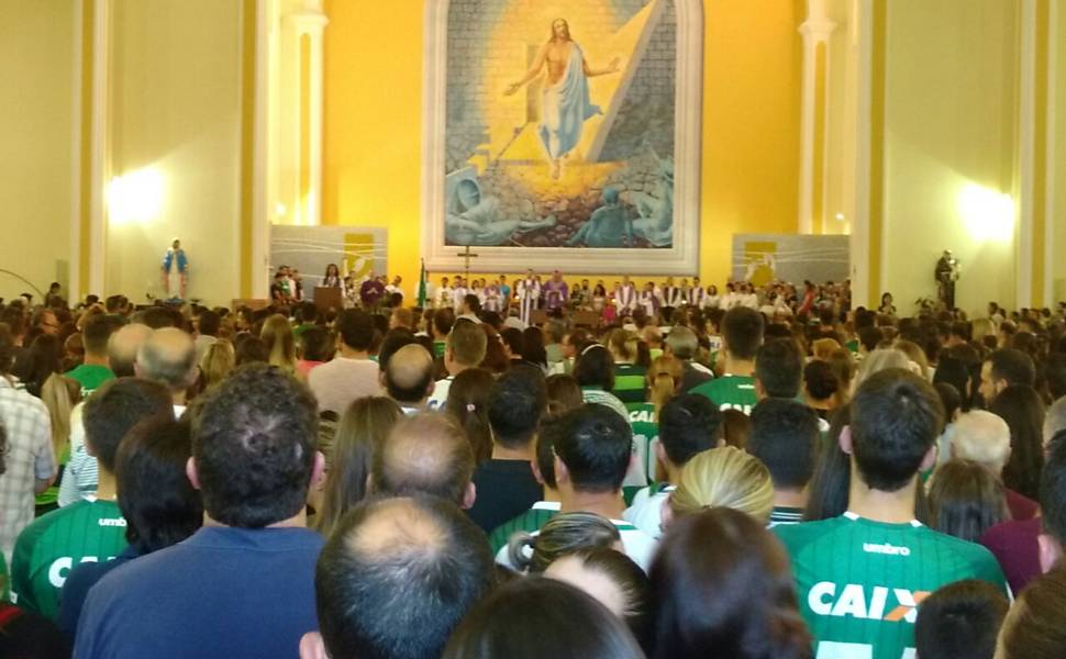 Missa em Chapec (SC) pelos mortos no acidente