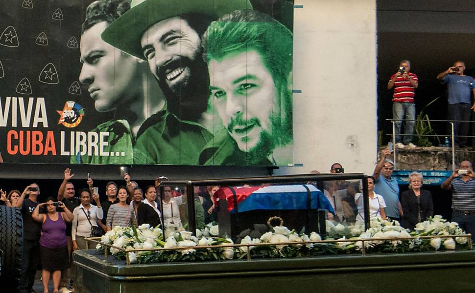 Peregrinao com cinzas de Fidel at Santiago de Cuba
