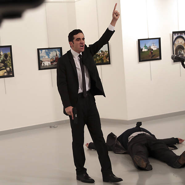 "Embaixador russo  morto na Turquia",