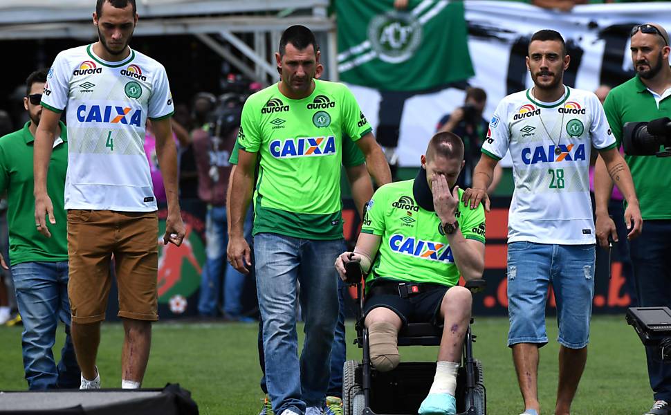 Resultado de imagem para Em primeiro jogo após tragédia, Chapecoense empata com Palmeiras