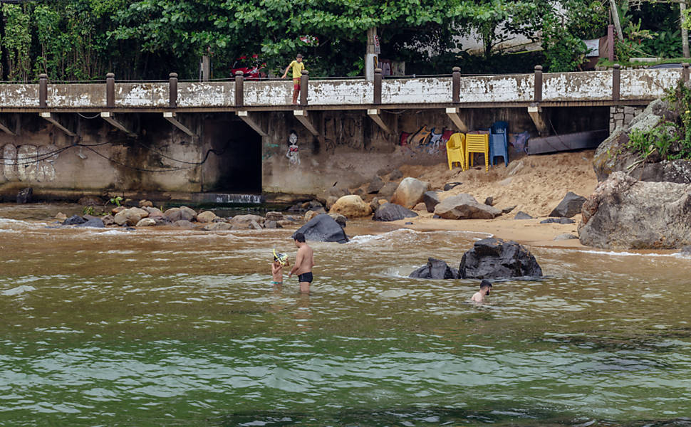 Praias imprprias para banho no Rio e litoral de SP