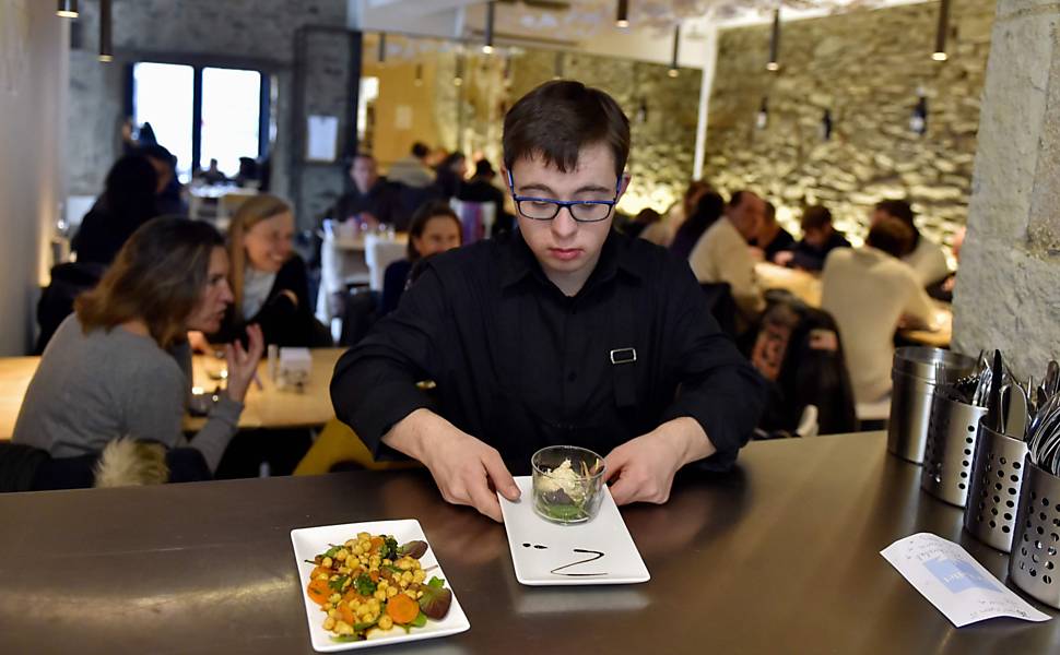 Restaurante da Fran�a contrata pessoas com s�ndrome de Down