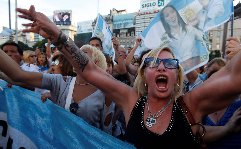 Argentinos vo s ruas em apoio a Macri