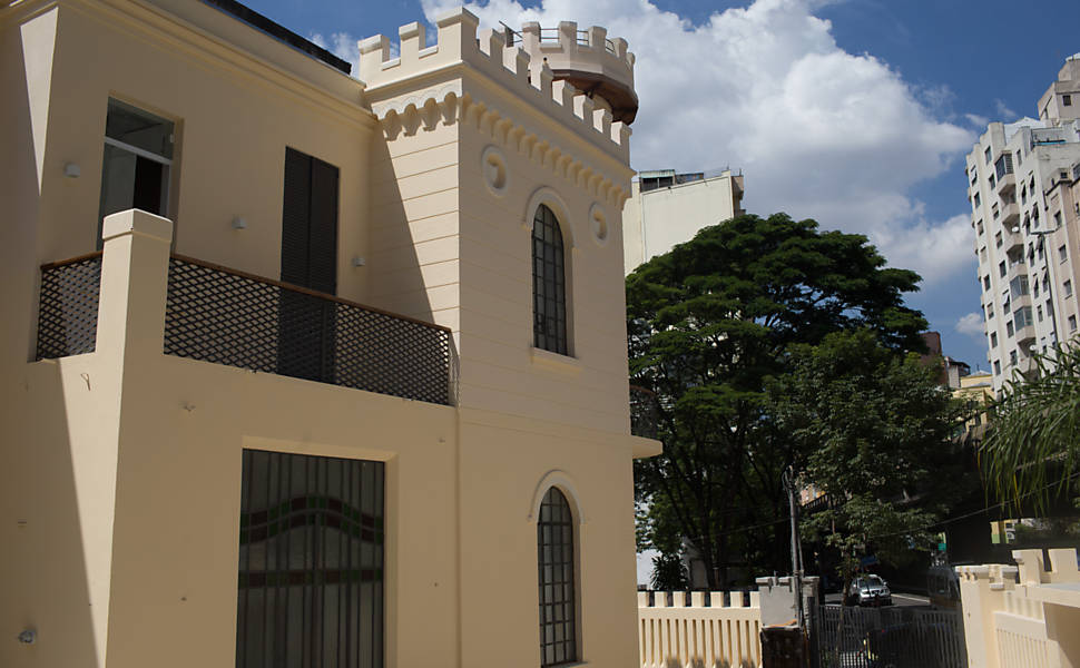 Castelinho da rua Apa reabre como sede de ONG