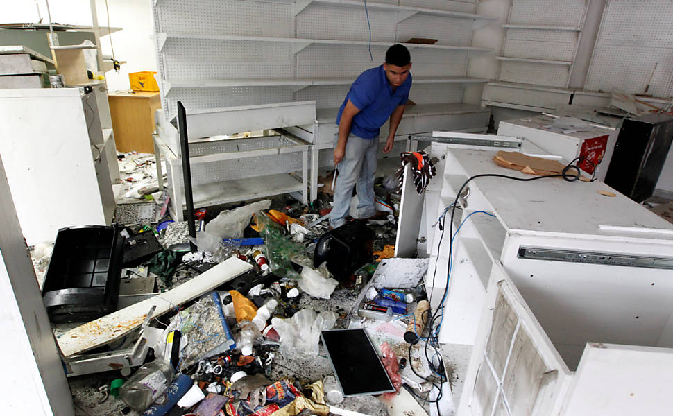 Lojas saqueadas na Venezuela