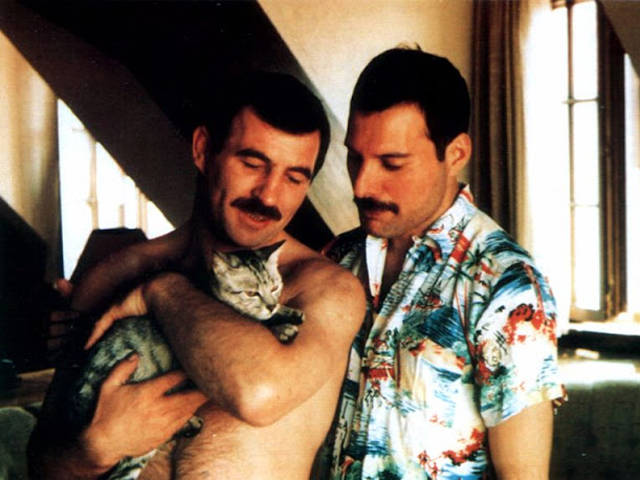 18 fotos raras mostram Freddie Mercury e seu namorado Jim Hutton no final da década de 1980