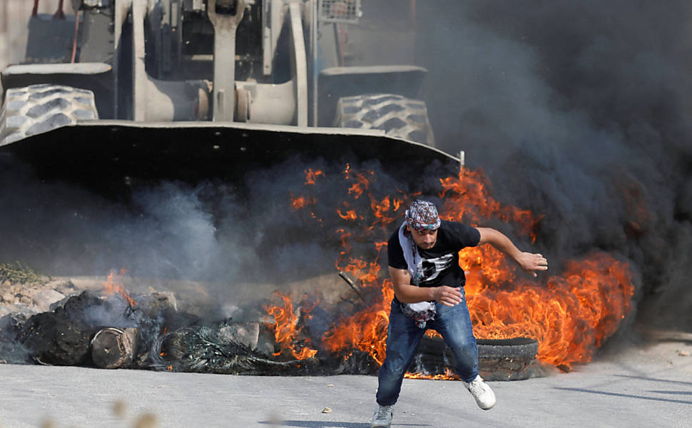 Conflito entre palestinos e a polícia israelense