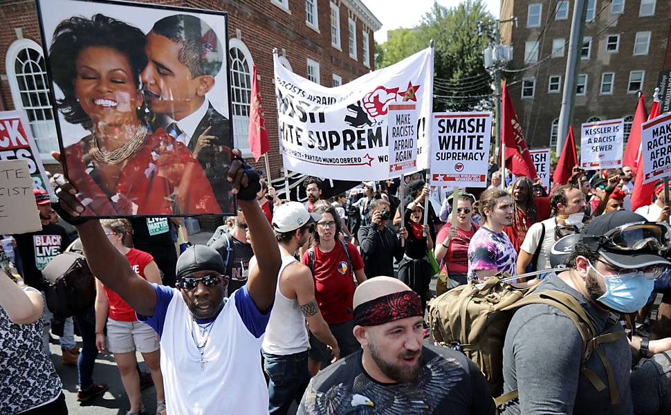 Como brancos evangélicos dos EUA se juntaram a grupos extremistas