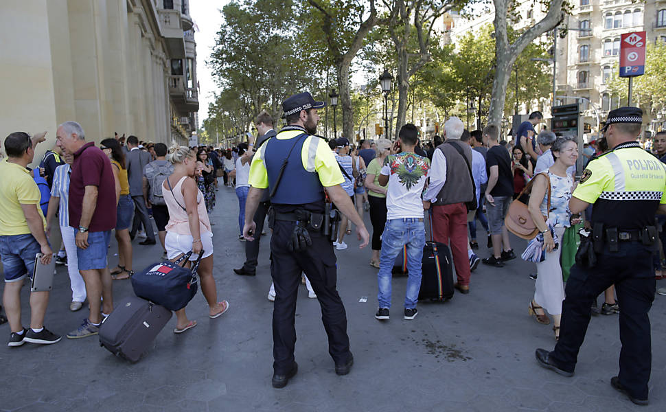 Van atropela pedestres em Barcelona
