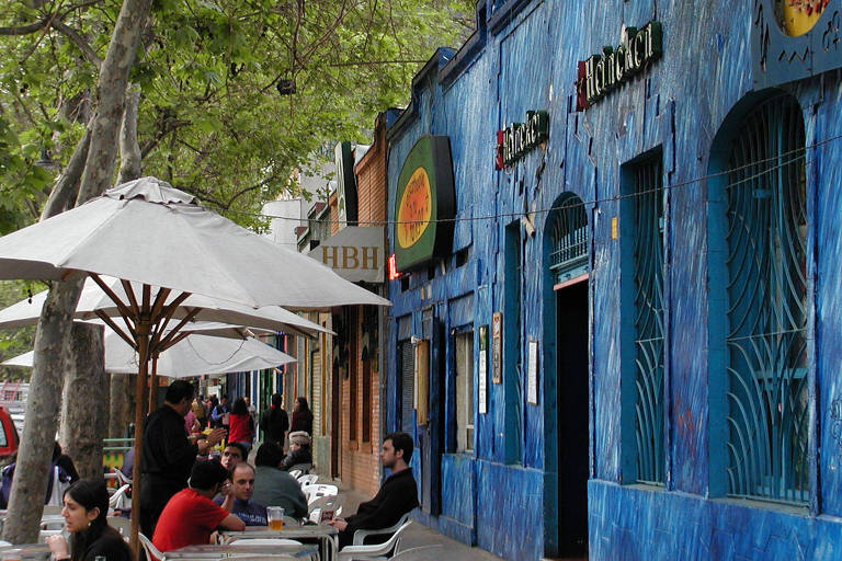 Restaurantes do bairro bomio de Bellavista, em Santiago