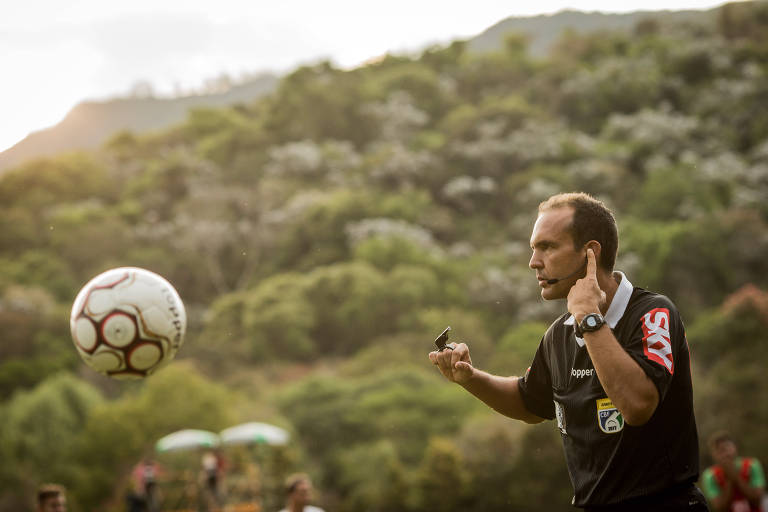 CBF faz treinamento para usar árbitro de vídeo 15 02 2019 Esporte