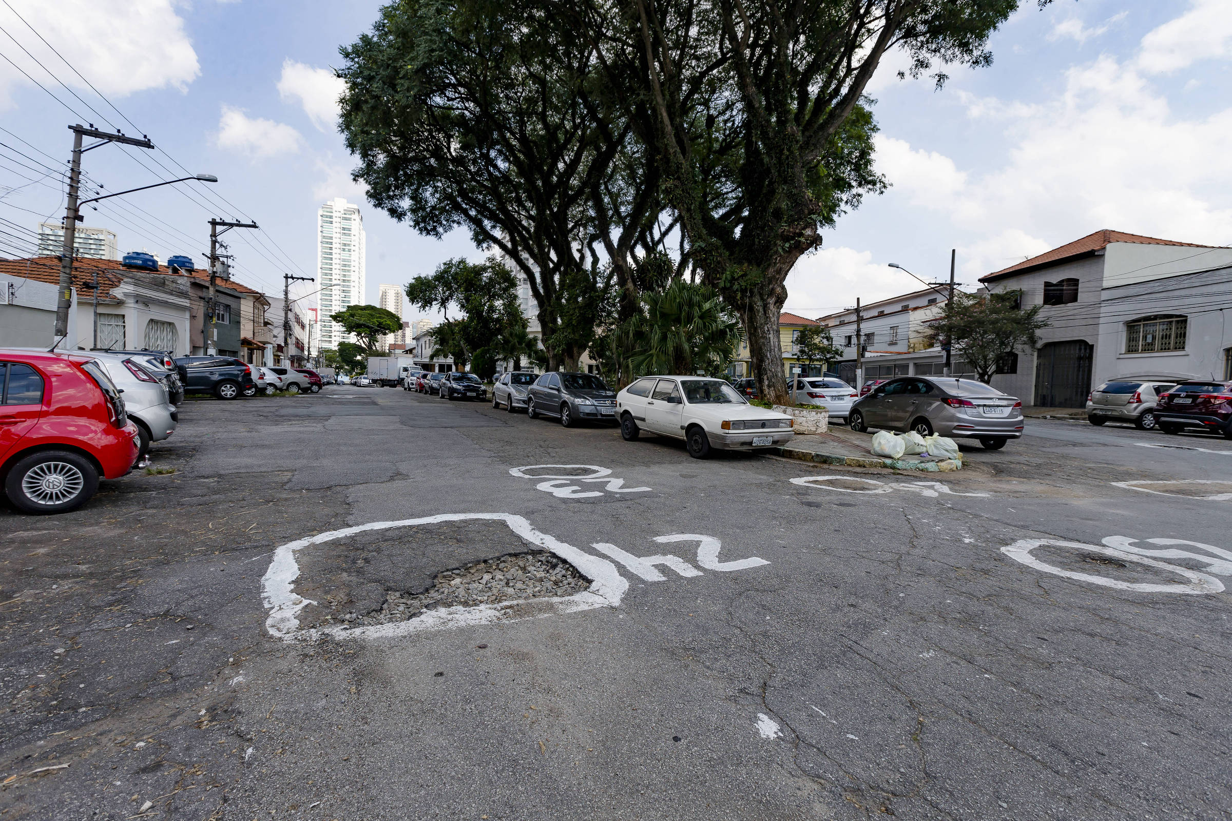 Moradores Pintam Buracos Em Ruas Da Zona Leste De S O Paulo