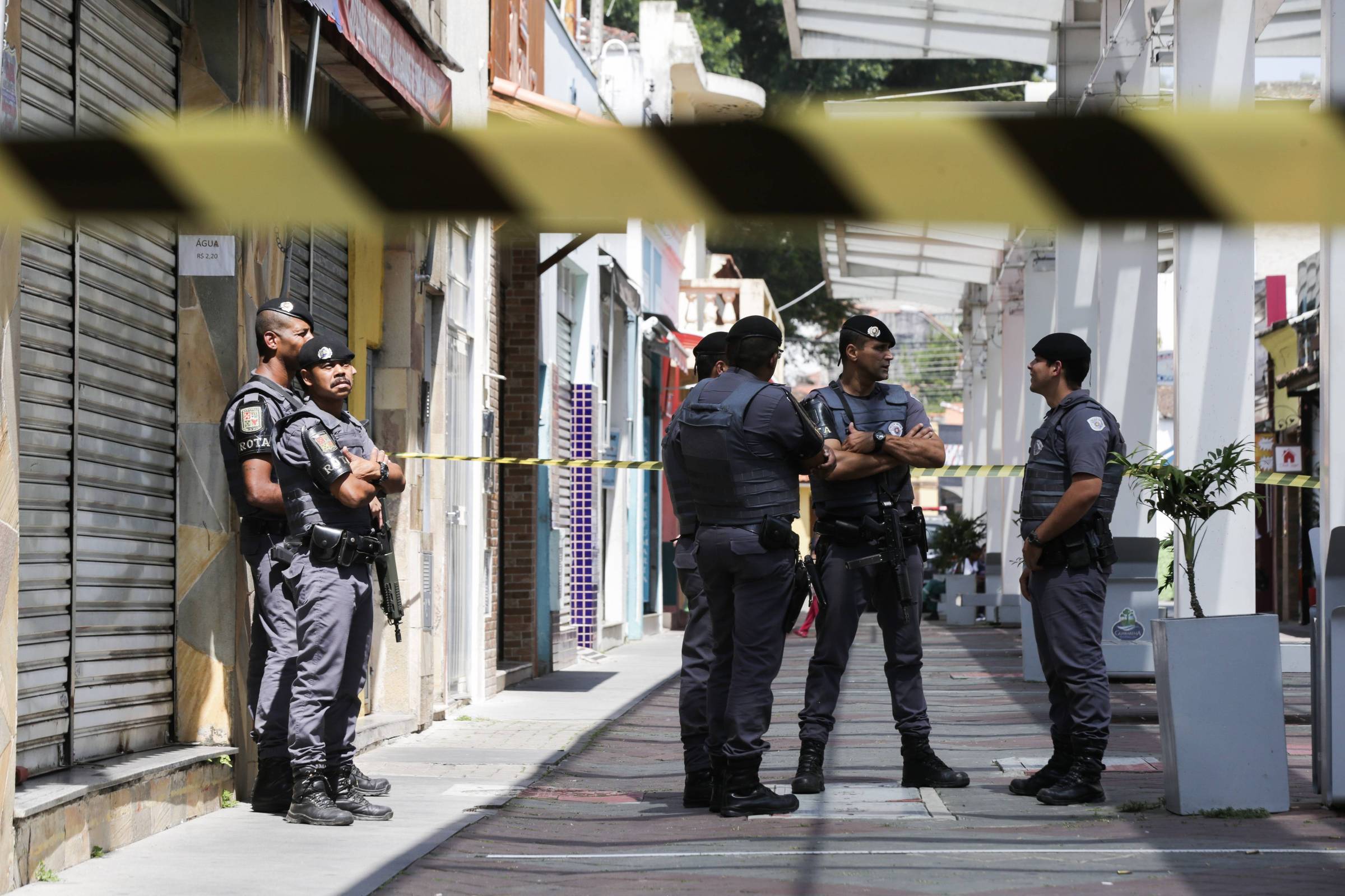 Polícia mata 11 suspeitos de assalto a banco em Guararema 04 04 2019