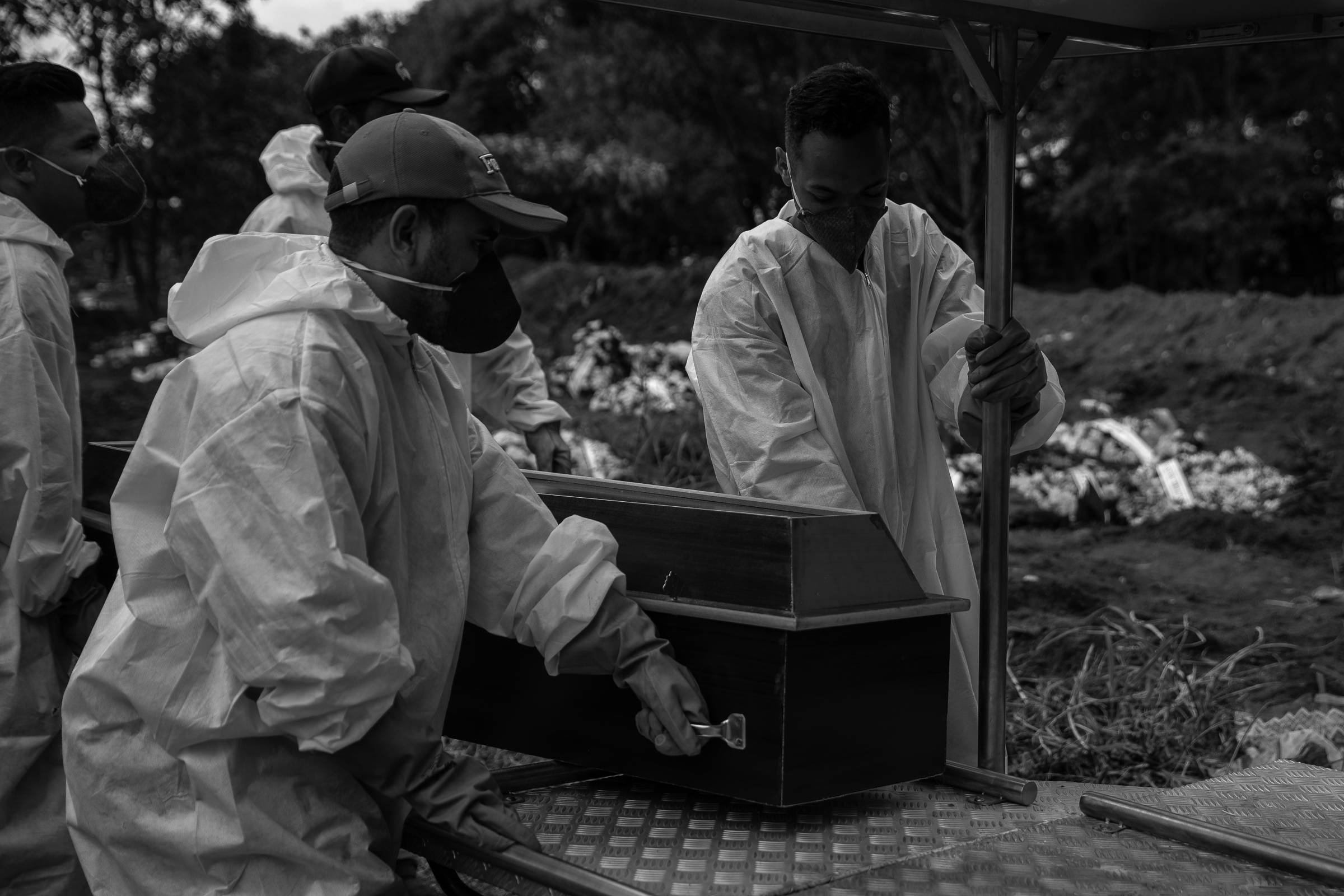 Brasil Completa Dias Seguidos De M Dia M Vel De Mortes Por Covid