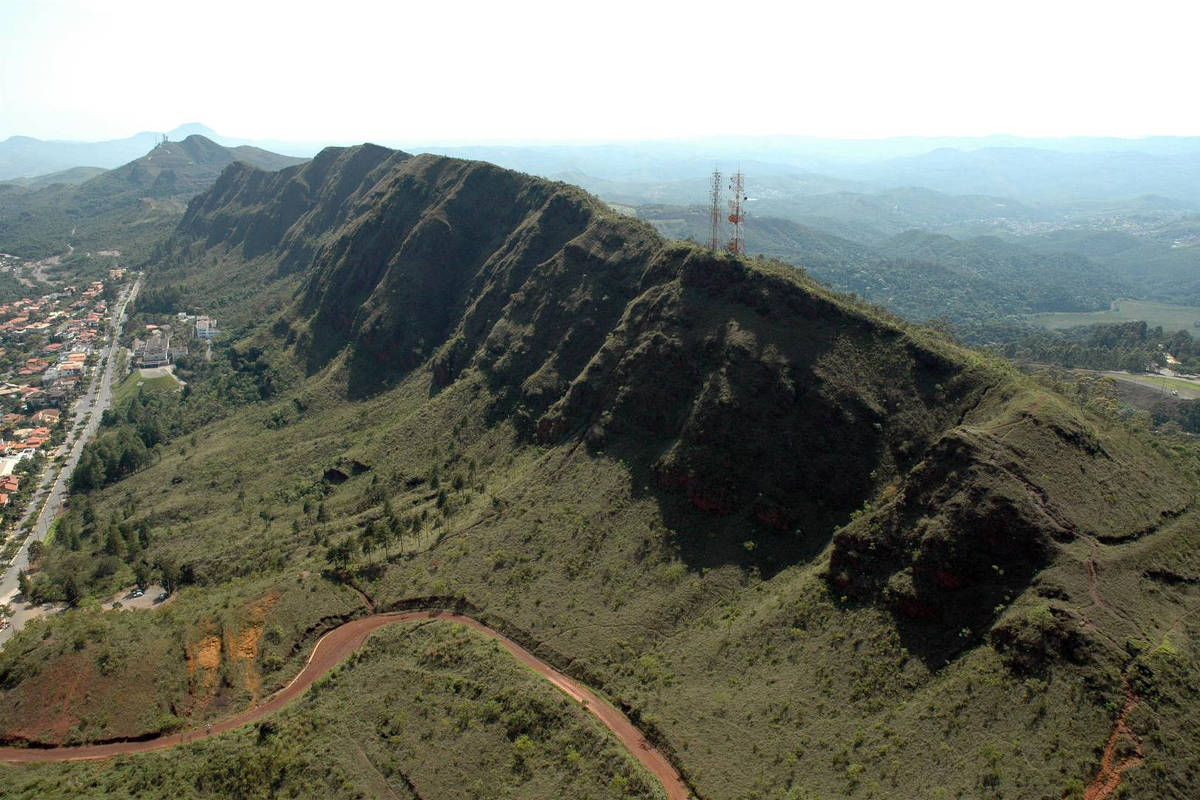 Serra do Curral Artistas publicam carta contra mineração 06 05 2022