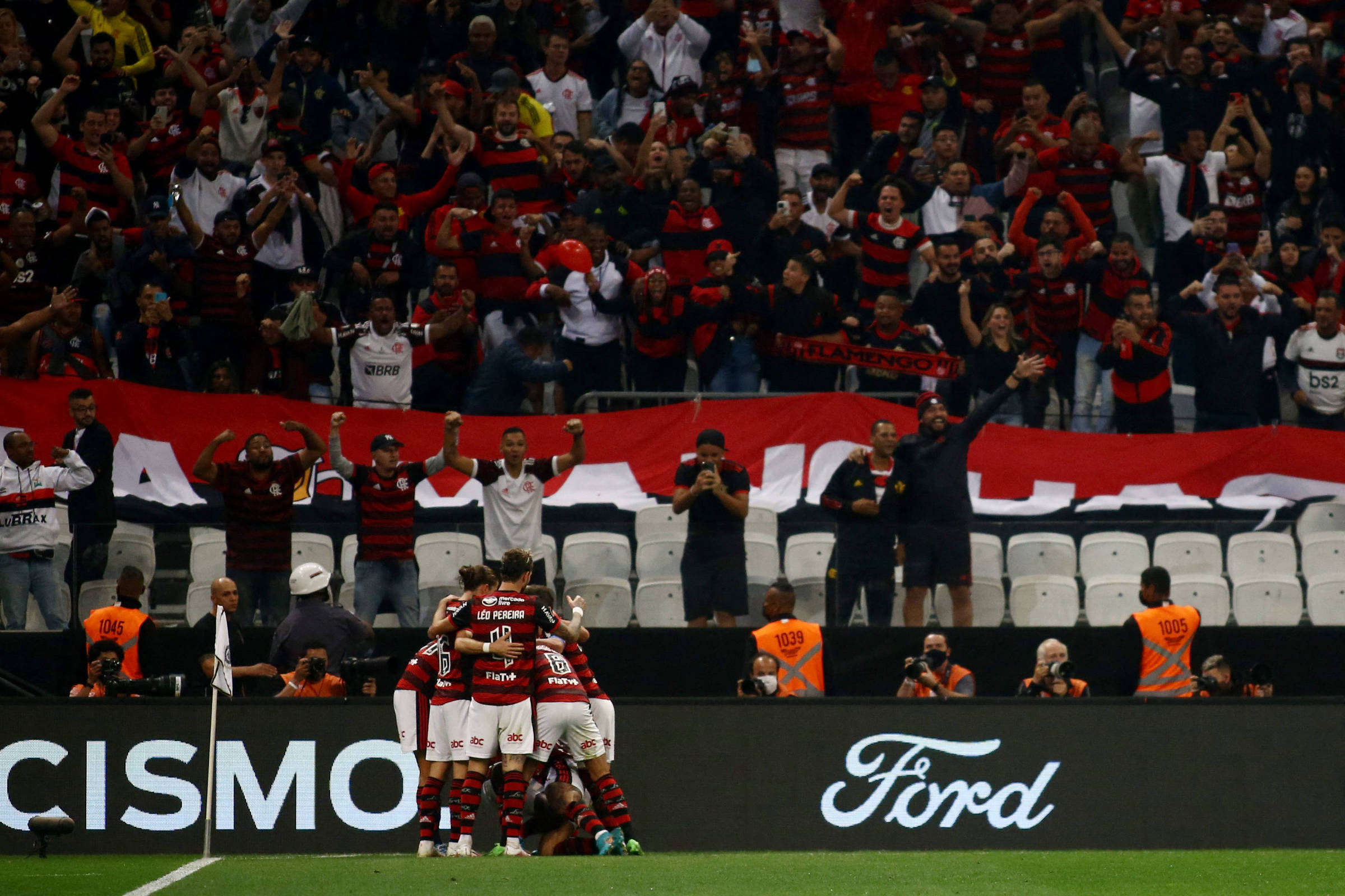 Flamengo Abre Vantagem Contra O Corinthians E Fica Perto Da Semi Da