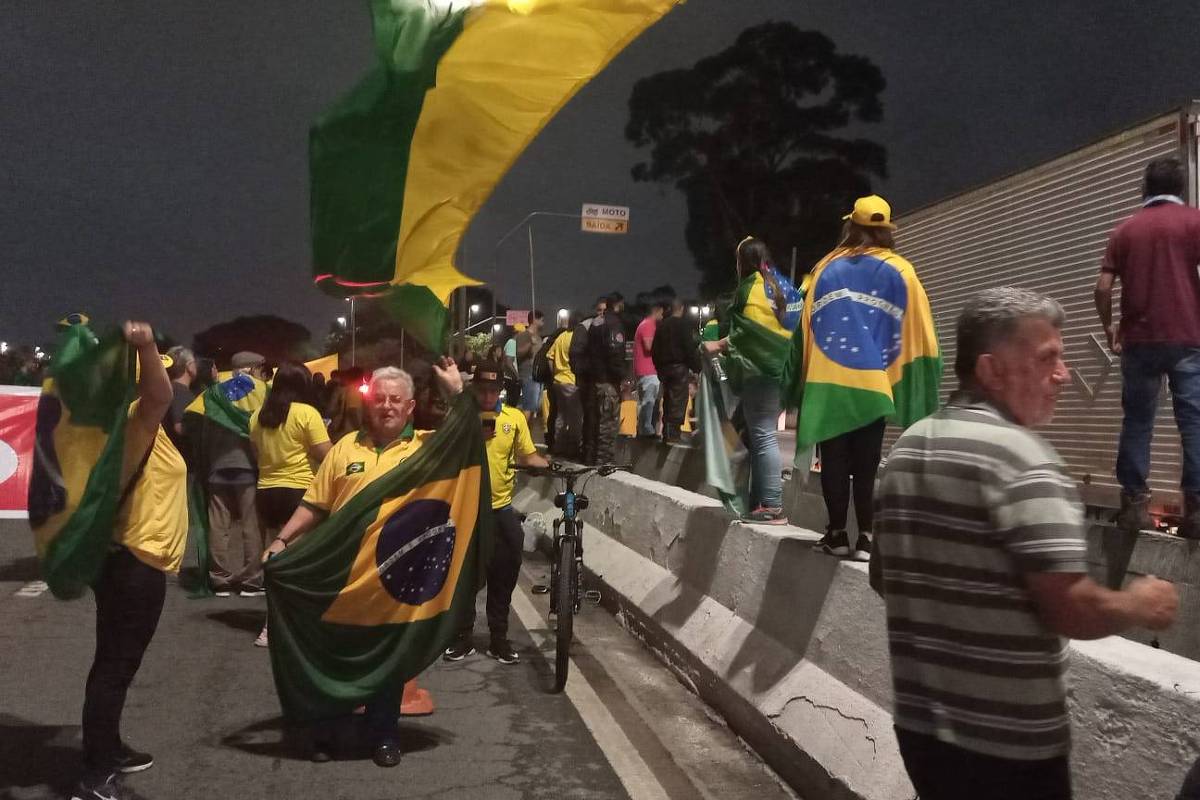 Bolsonaristas Protestam E Interditam Vias Da Marginal Tiet