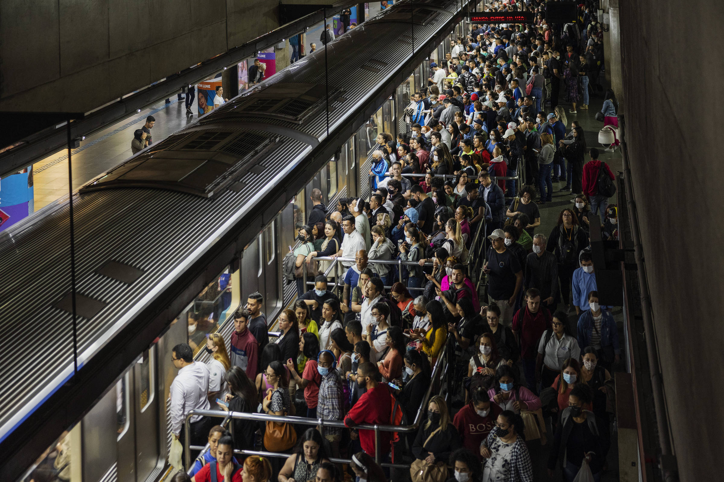 Falha elétrica do Metrô interrompe trens da linha azul 18 11 2022