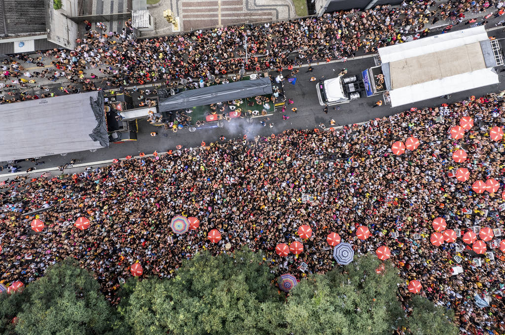 Blocos arrastam multidão hits e manifestações pró Lula 12 02 2023