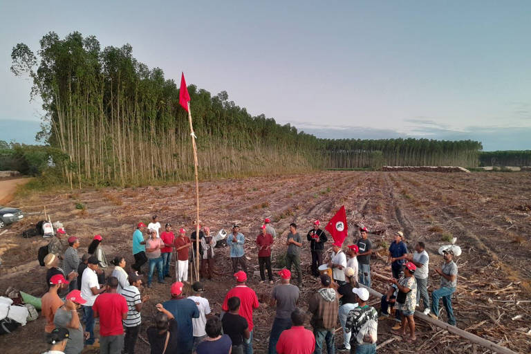 Capadocianas Mst Invade Fazendas Sedes Do Incra E Rea Da Embrapa Em