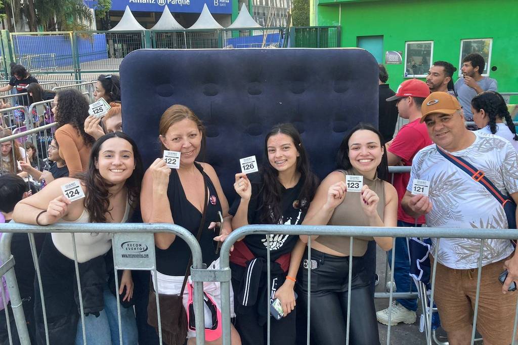 Taylor Swift cambistas ameaçam fãs na fila de ingressos 11 06 2023