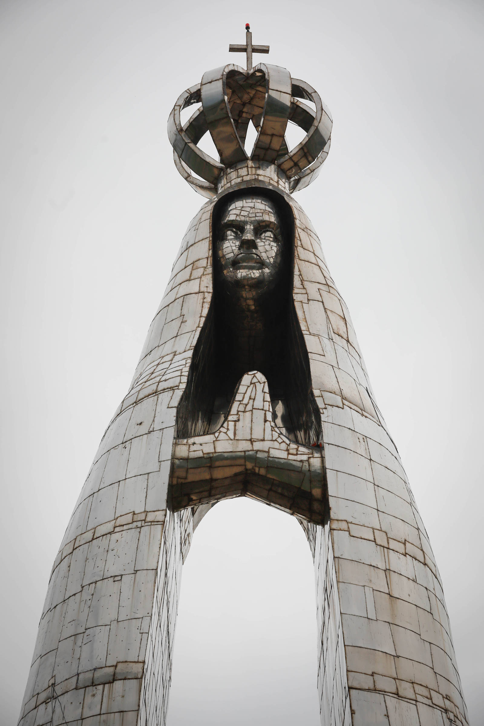 Estátua de Nossa Senhora em Aparecida SP vira ponto turístico 12 10