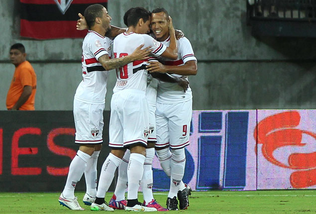 Lus Fabiano comemora gol do So Paulo contra o Vasco da Gama, em Manaus