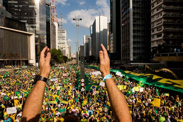 GALERIA - O CAMINHO DO IMPEACHMENT - Terceira manifestao contra o governo ocorre em 169 cidades em 16 de agosto de 2015. Nas 27 capitais, PM estima pblico de 612 mil. Datafolha contabiliza 135 mil na avenida Paulista