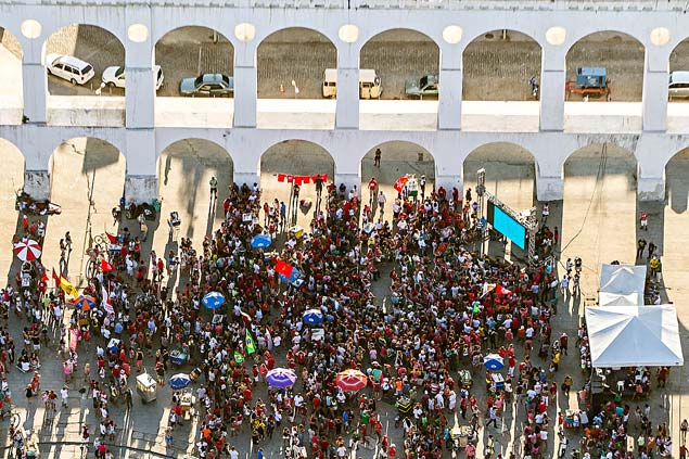 Em dia de votao do impeachment, manifestantes contra o governo fazem ato na orla de Copacabana, zona Sul do Rio de Janeiro