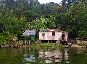 Isolated Fishing Village Attracts Tourists to an Island in Paraná
