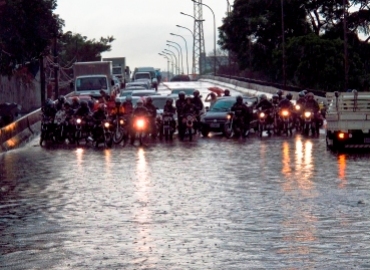 Alagamento no viaduto Bresser, na Mooca, zona leste; prefeitura registrou 43 pontos inundados em toda a cidade