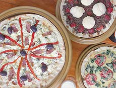 As pizzas com massa fina e recheios variados  o grande atrativo do Emprio 167, em SP