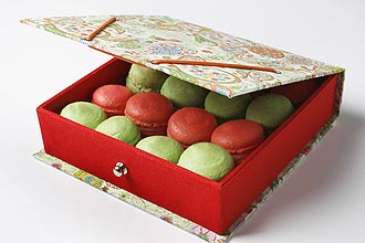 Recém-inaugurada Bel Macarons oferece caixa especial de Natal com 16 doces de tamanho pequeno, por R$ 60