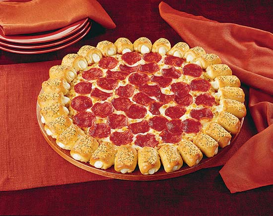 Com a promoção cheesy pop, as pizzas grandes da Pizza Hut podem vir com borda em forma de gominhos (foto)