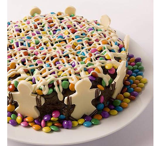 Amor aos Pedaços promete chamar a atenção com o bolo brigadeiro divertido (foto), recheado com bicho-de-pé