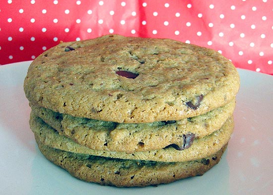 Petit Four vende cookies de chocolate (foto), crocantes por fora e macios por dentro
