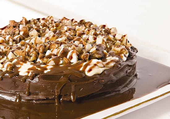 Cobertura do bolo três musses (foto) é feita com chocolate meio amargo e tem leve sabor de conhaque