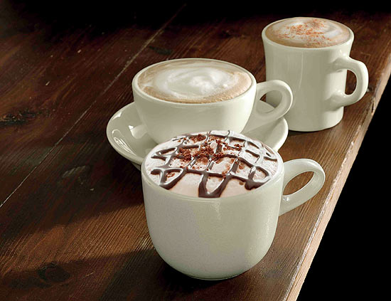 Para acompanhar os cappuccinos (foto), a rede Starbucks sugere diversas guloseimas para realçar o sabor