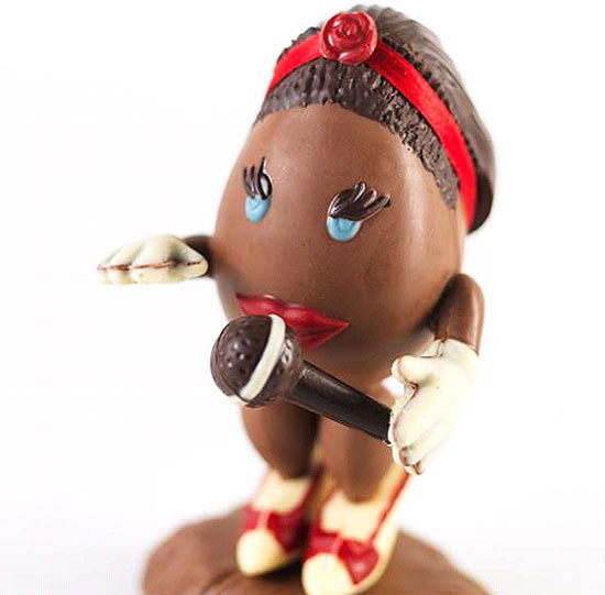 Para homenagear a cantora Amy Winehouse, a Sweet Brazil Chocolates criou uma escultura de chocolate
