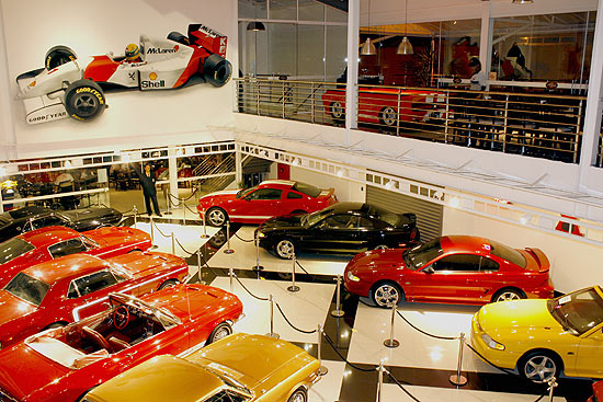 Car Lounge tem espaço para exposição de carros. Clube do Mustang expõe modelos da linha até o fim de agosto