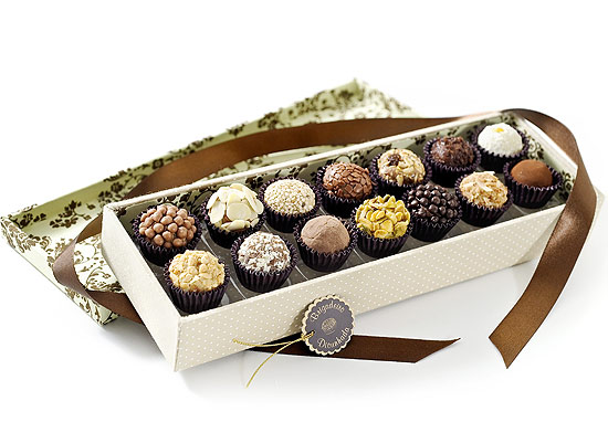 Na foto, caixa com vários tipos de doces da nova loja Brigadeiro Dicunhada, que vence mais de 25 sabores