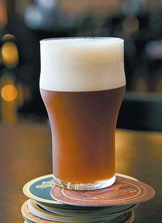Na Cervejaria Nacional, o chope Kurupira Ale --e todos os outros feitos no bar-- são servidos em dobro